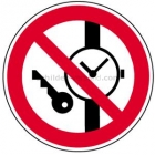 Mitführen von Metallteilen und Uhren verboten nach ISO 7010 (P 008)