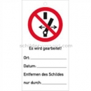 Verbotszeichen mit Text und Piktogramm: Kombischild Schalten verboten! Es wird gearbeitet