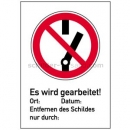Verbotszeichen mit Text und Piktogramm: Kombischild Nicht schalten - Es wird gearbeitet!